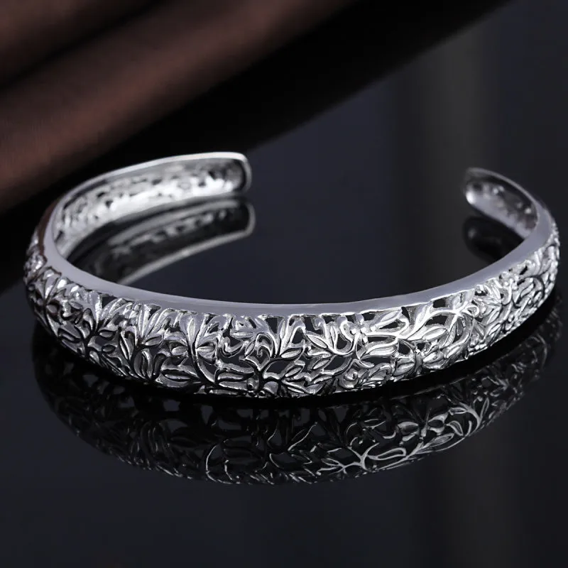 18K White Gold Filigree Flower Bangle Bracelet