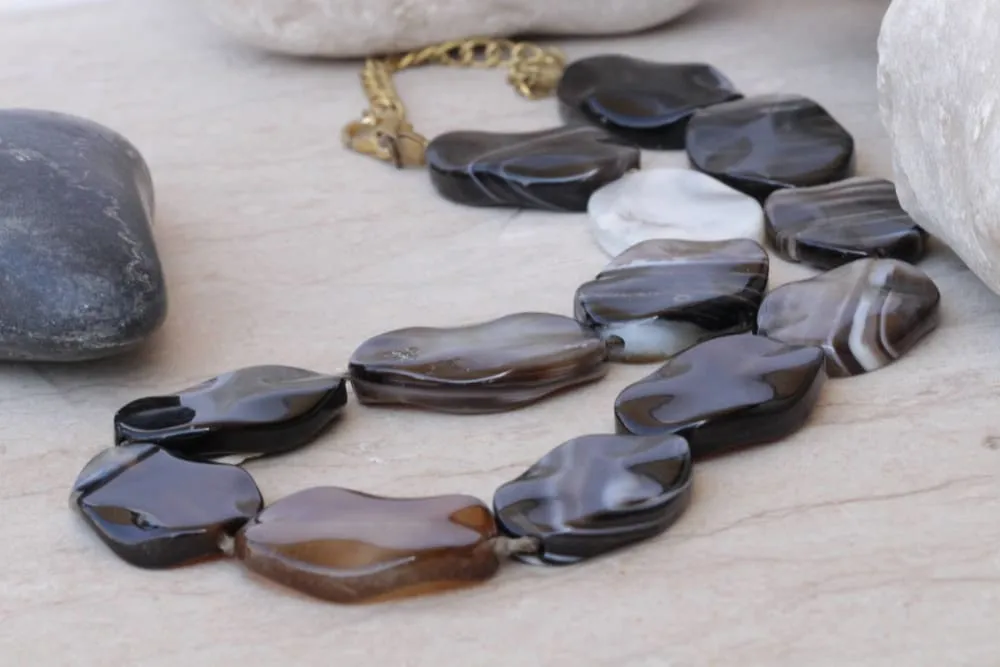 BROWN AGATE NECKLACE