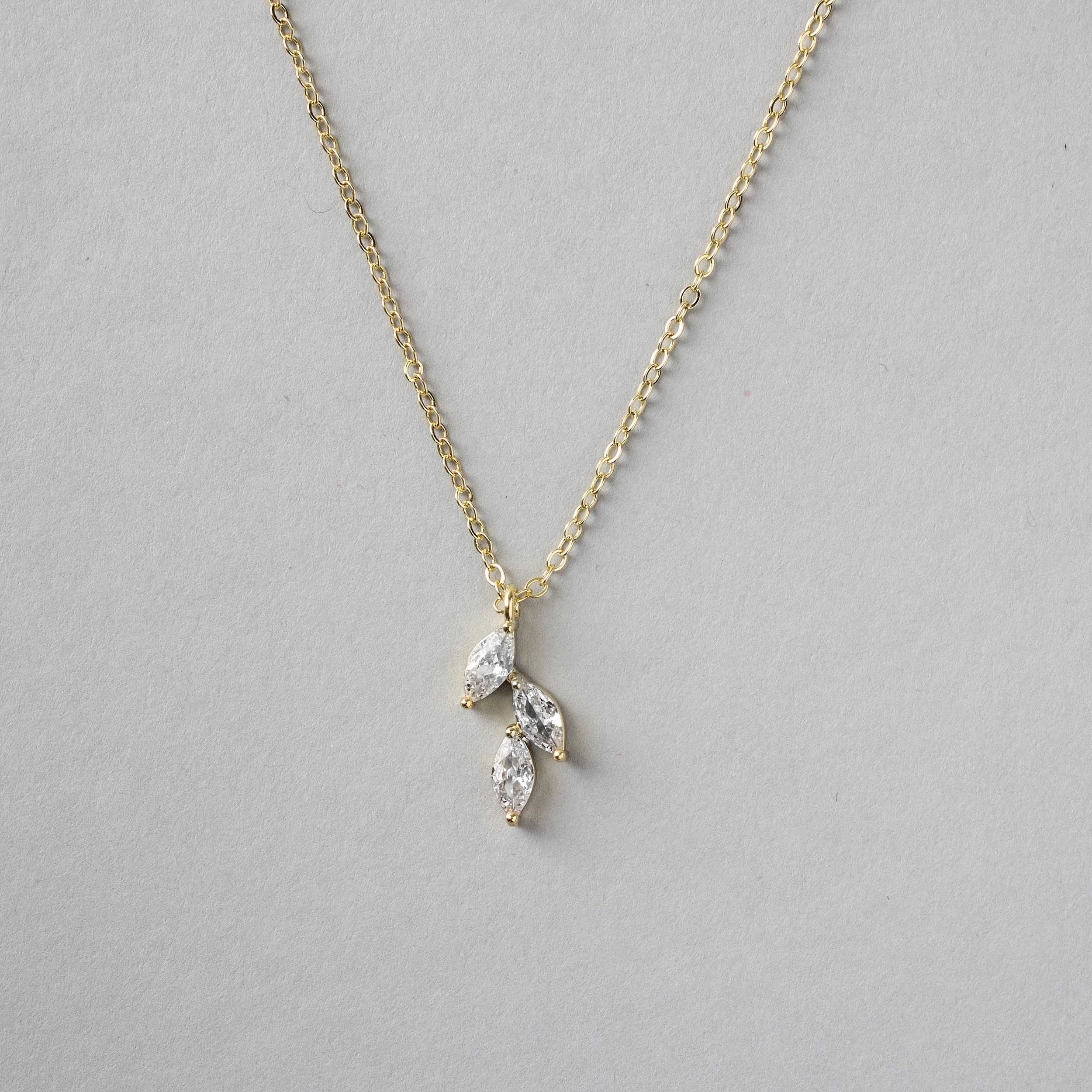 Dainty Leaf Pendant Necklace