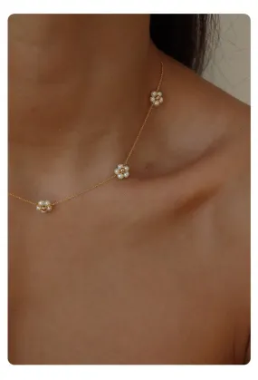 Elegant Floral Choker Necklace