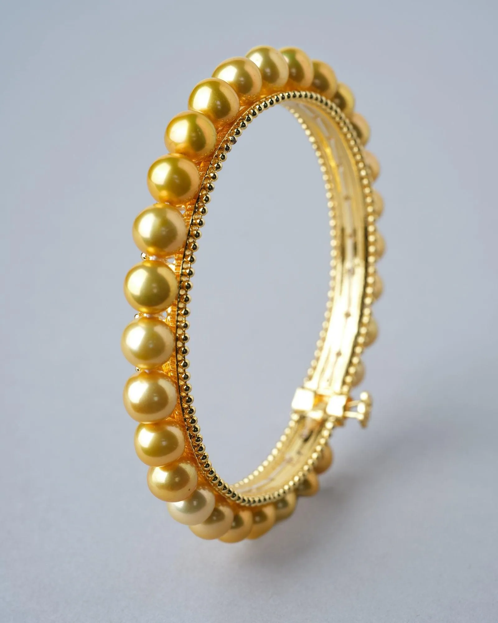 Elegant Pearl Bangle