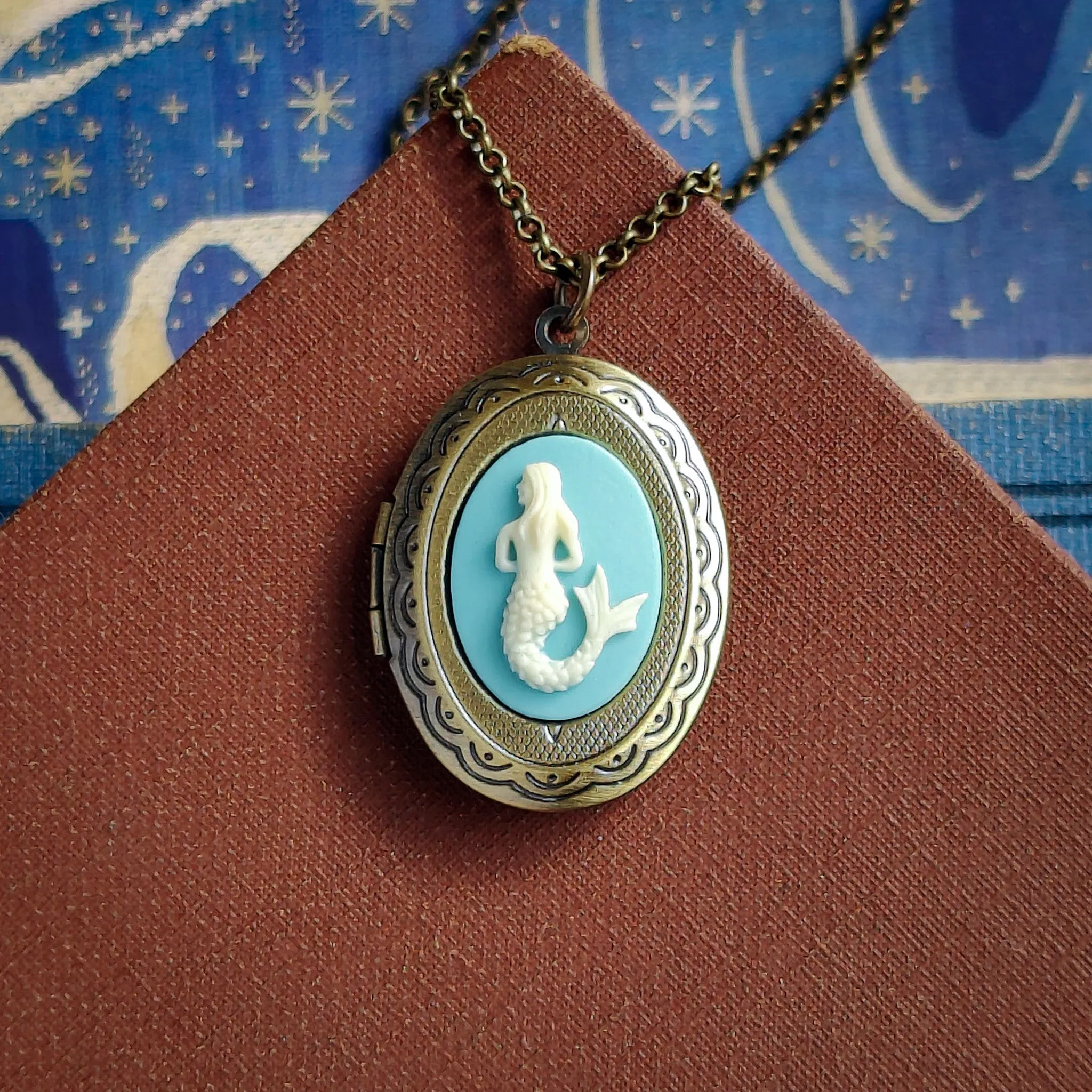 Mermaid Cameo Oval Vintage Style Locket