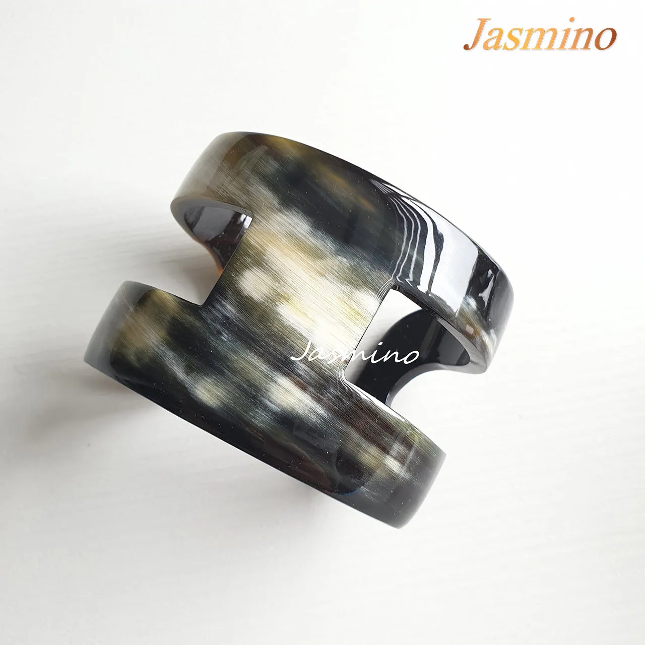 Natural Handmade Bracelet for Women J17686, Made by Horn and Lacquer.