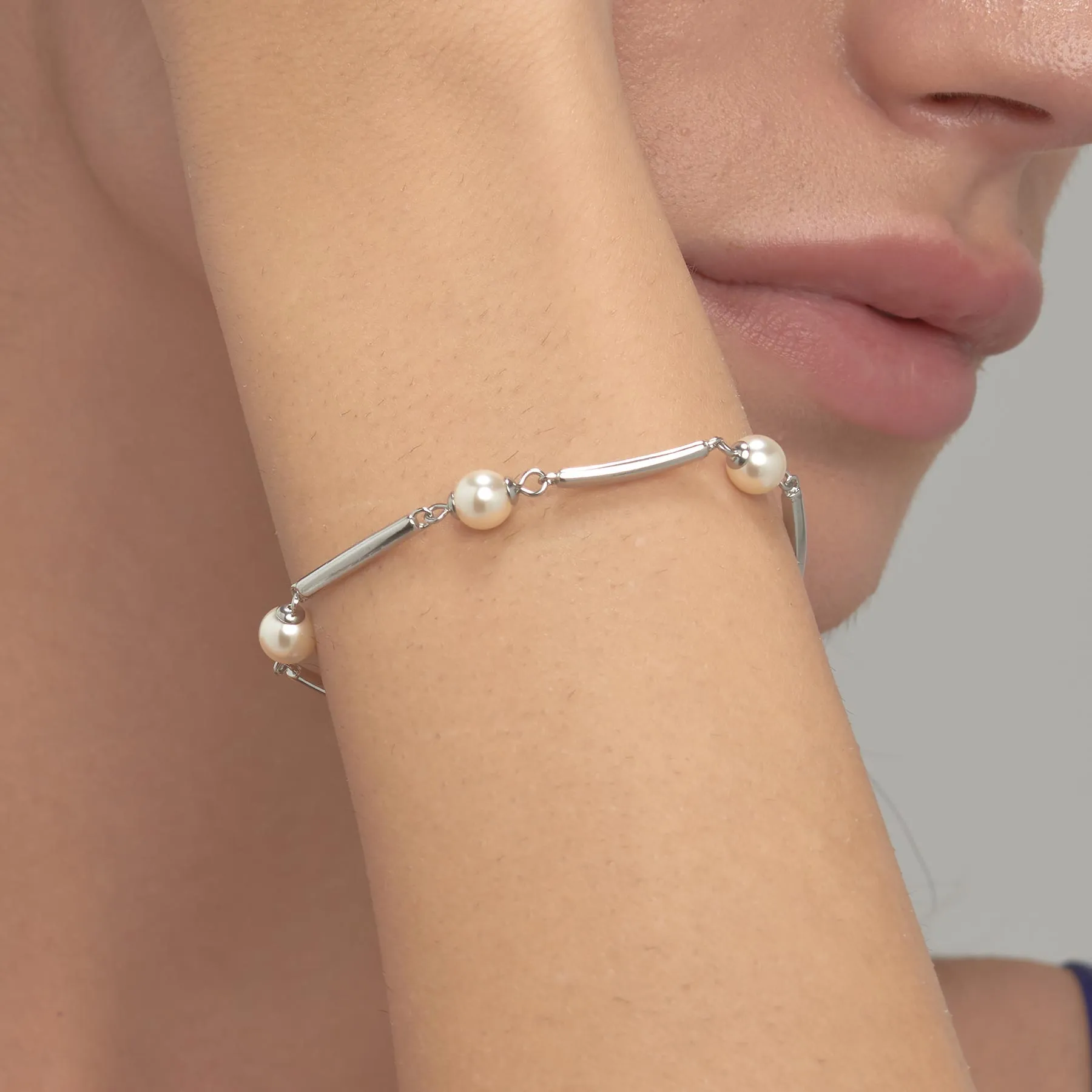 Pearl and Bar Link Bracelet in Stainless Steel