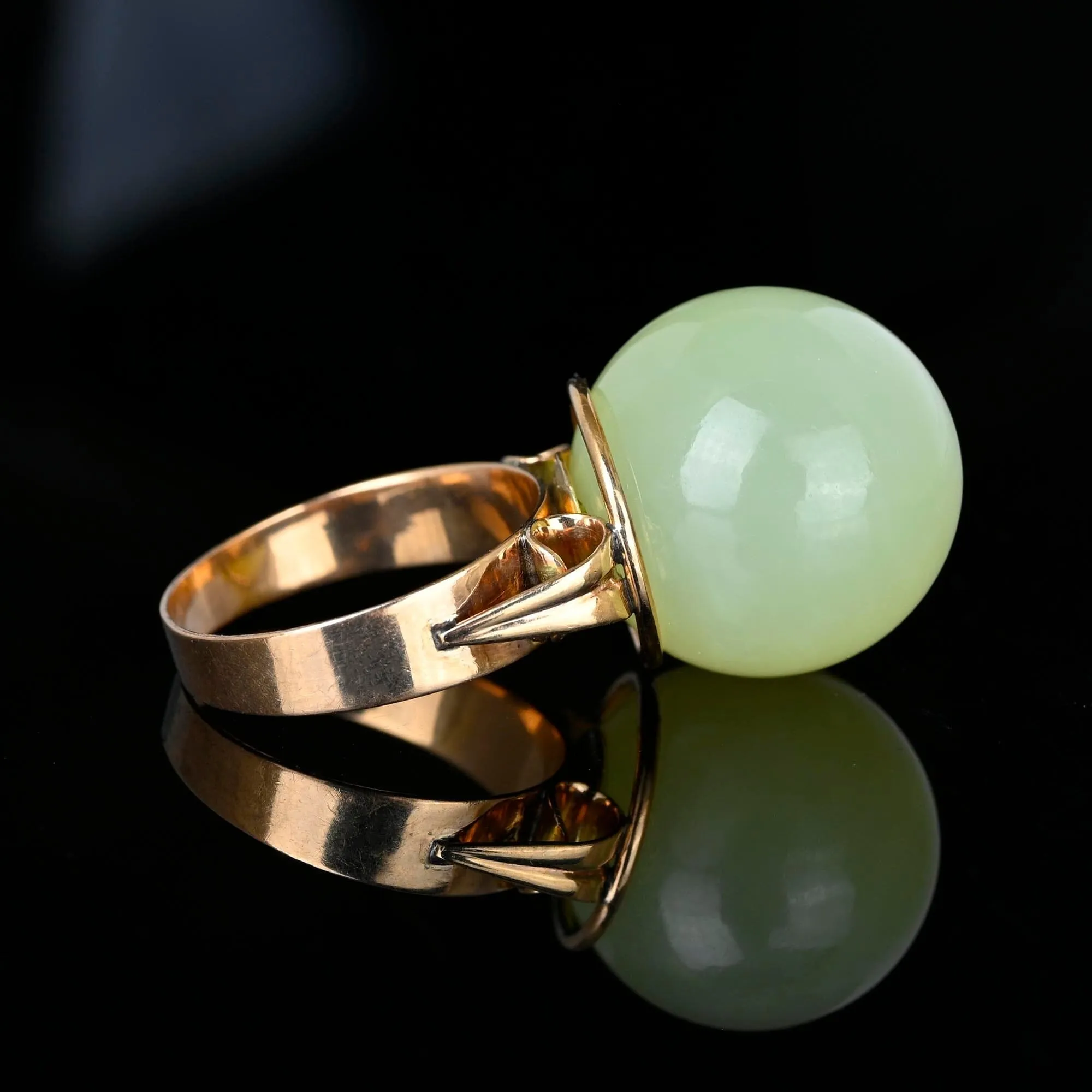 Vintage Cabochon Green Jade Ball Statement Ring