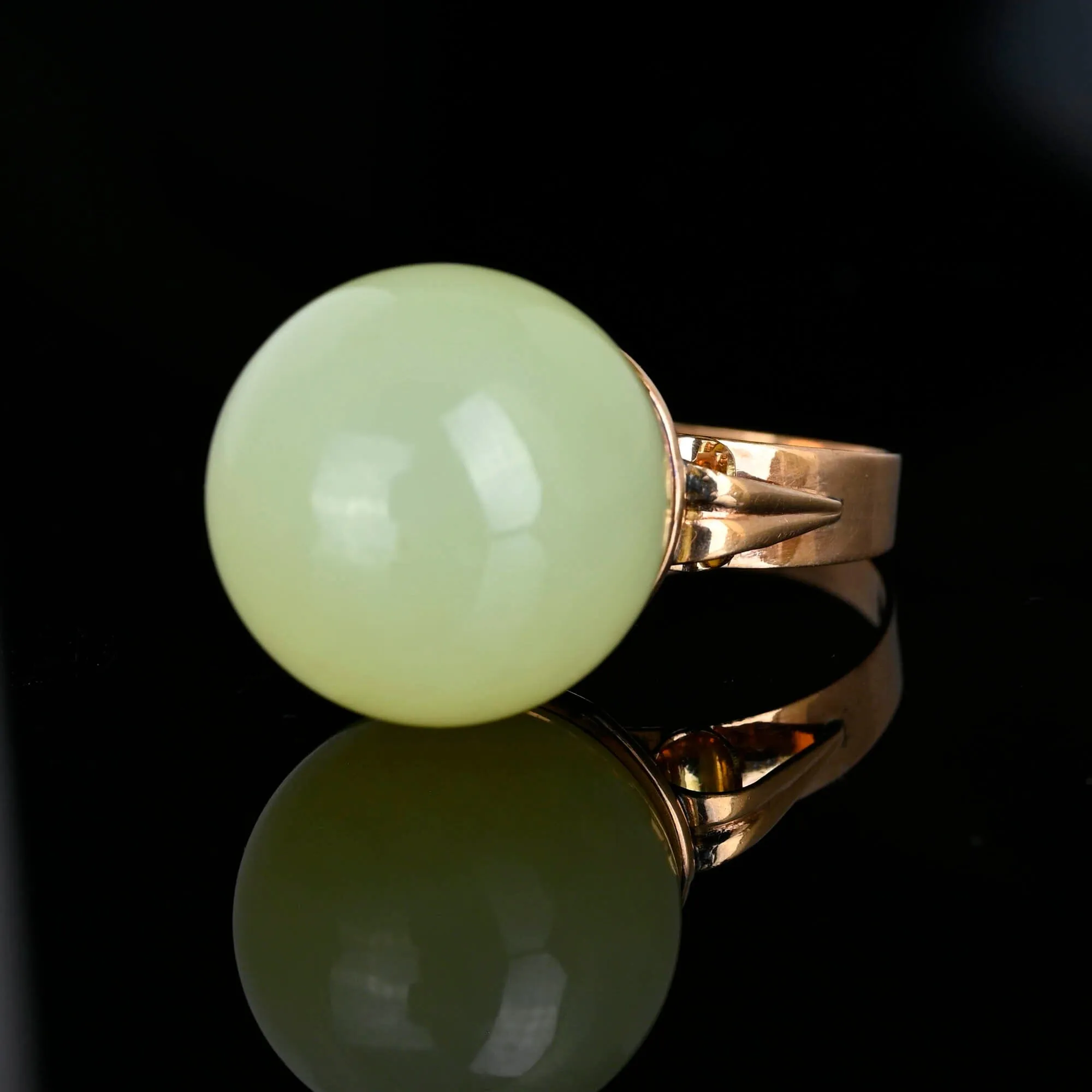 Vintage Cabochon Green Jade Ball Statement Ring