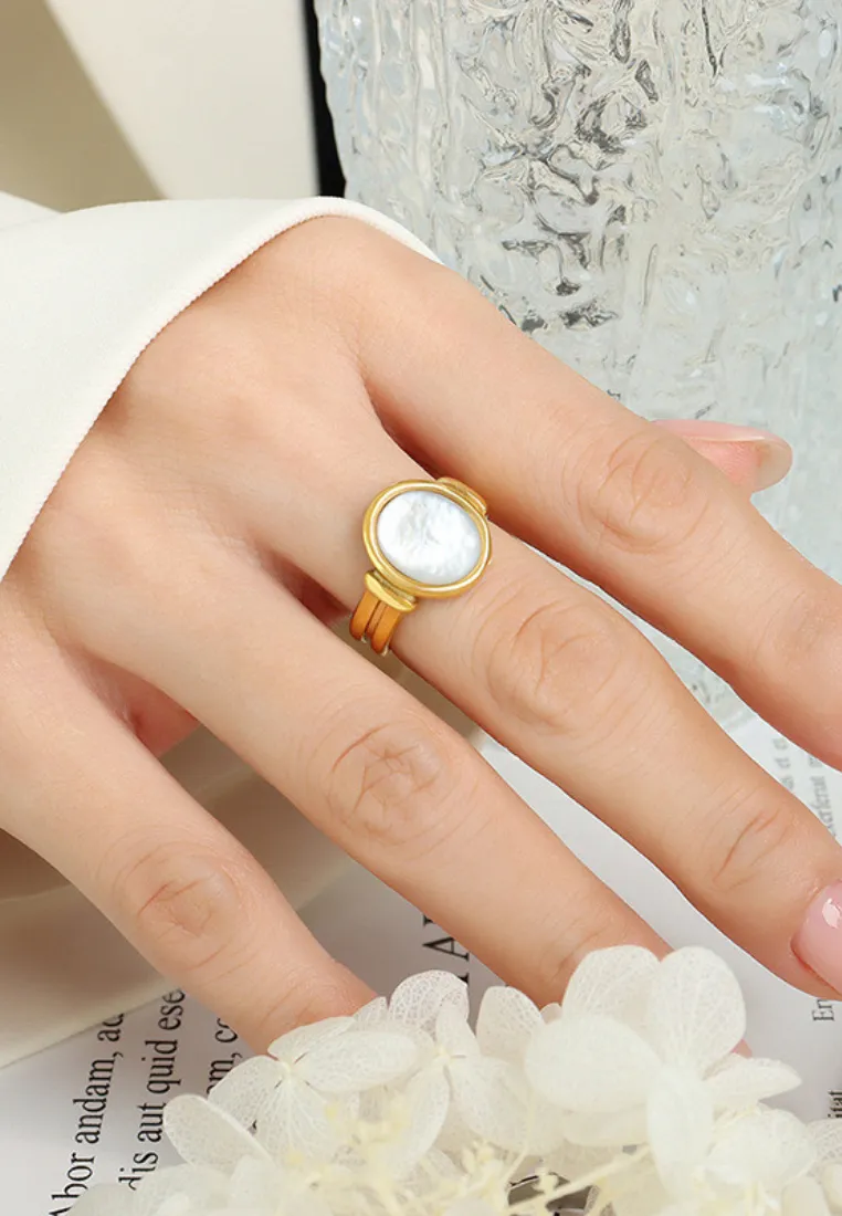 Yuri Engravable Mother of Pearl Band Ring in Gold